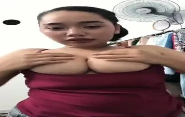 Gadis Tetek Besar Melayu Menunjukkannya