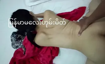 Seks Doggy yang baik untuk gadis langsing